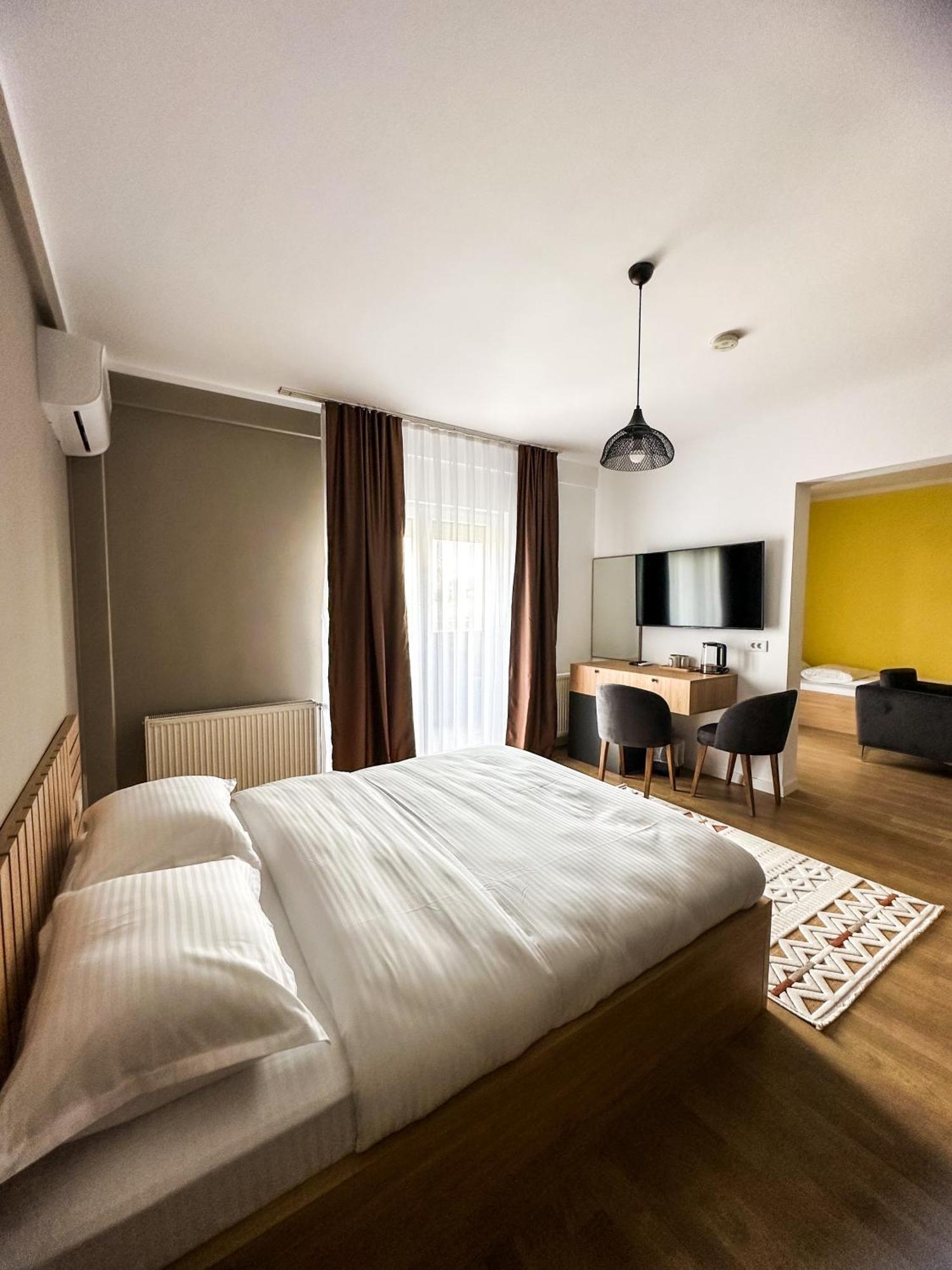 Grand Apartments Prishtina Prishtine Bagian luar foto