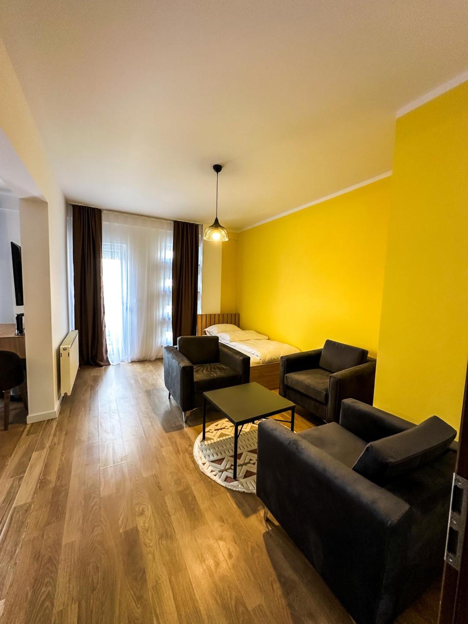 Grand Apartments Prishtina Prishtine Bagian luar foto