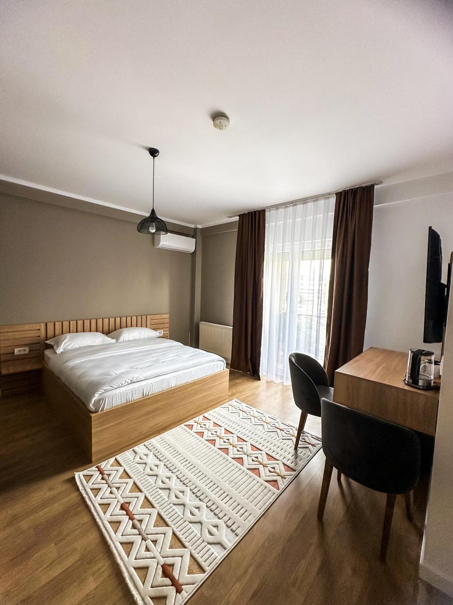 Grand Apartments Prishtina Prishtine Bagian luar foto